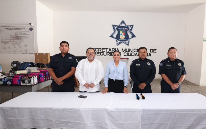 BLANCA MERARI RECONOCE A POLICÍAS PADRES DE FAMILIA DURANTE FESTEJO DEL DÍA DEL PADRE EN PUERTO MORELOS