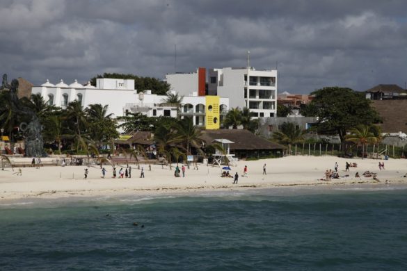 Cancún sigue siendo uno de los mejores destinos del país para vacacionar: Carlos Joaquín