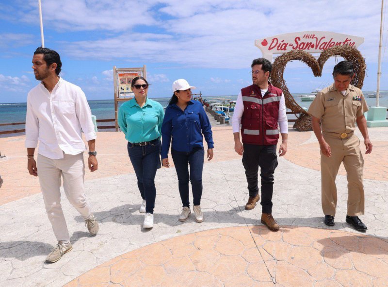 CONSTATAN BLANCA MERARI Y TITULAR DE SEMA ÓSCAR RÉBORA FUNCIONAMIENTO DE BARRERA ANTISARGAZO EN PUERTO MORELOS