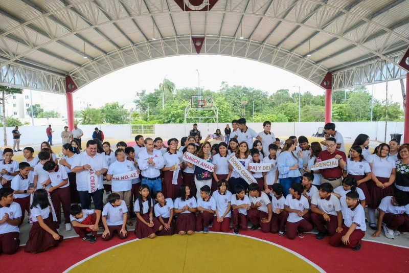 Cumple compromiso Mara Lezama y entrega nueva Secundaria Técnica en Tulum para que ningún joven se quede sin estudiar