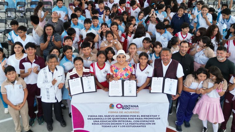 Cumple Mara Lezama su compromiso con estudiantes de la secundaria “Javier Rojo Gómez” al entregarles un nuevo domo