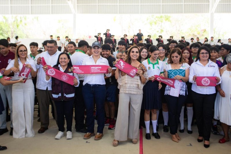 Educación con propósito: mil jóvenes de Playa del Carmen reciben becas y un nuevo espacio educativo