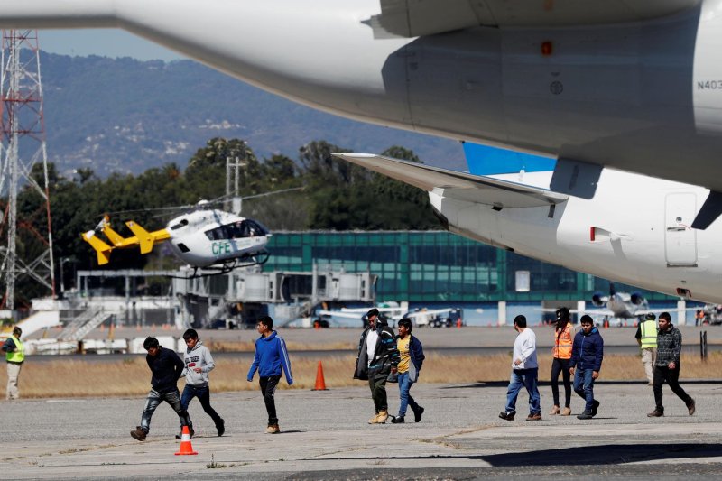 EE.UU. conforma su propia flota aérea para deportaciones, según The Washington Post