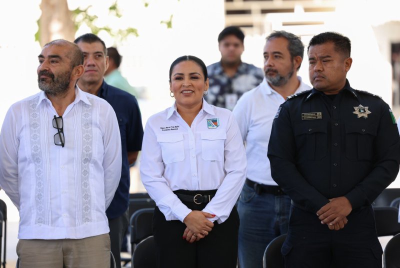 ENTREGA BLANCA MERARI DIPLOMAS DE CERTIFICACIÓN POLICIAL