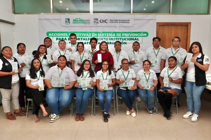 ENTREGA OIC UNIFORMES Y CREDENCIALES PARA IMPULSAR DECLARACIÓN PATRIMONIAL EN PUERTO MORELOS