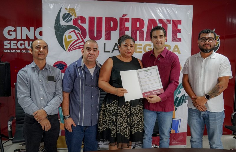 Gino Segura promueve el programa “Supérate a la Segura” para apoyar a jóvenes y adultos en su educación básica