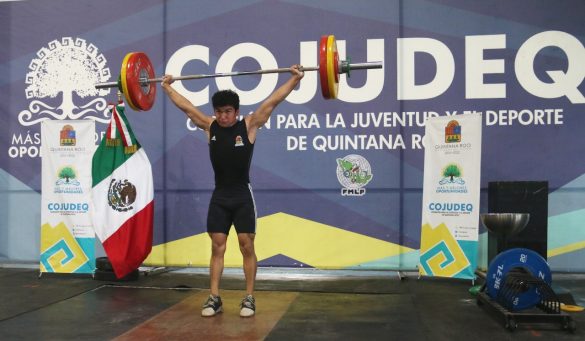 Herseleid Carrazco, campeón mundial juvenil de pesas