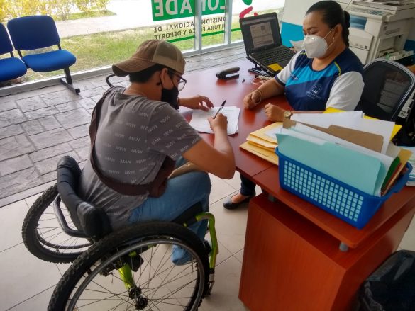 La COJUDEQ continúa con el pago de becas para atletas