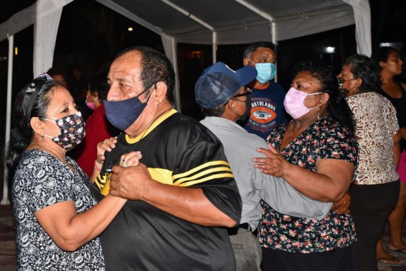 La FPMC realizó el “Baile Popular Navideño”