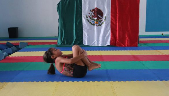Los clavadistas Valentina Hernández y Tadeo Solís en lo más alto del podio de ganadores