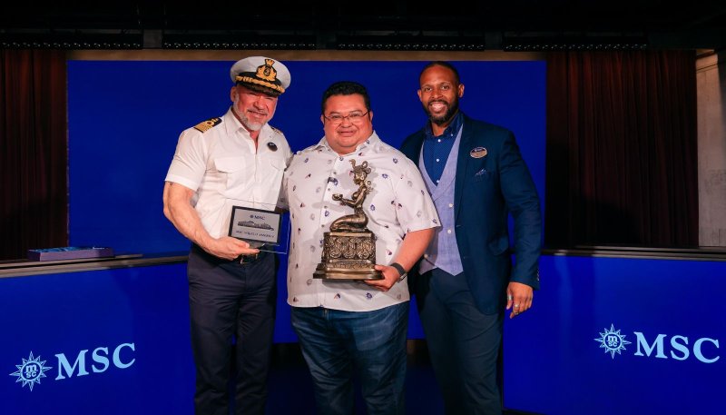 Recibe José Luis Chacón al crucero MSC World America