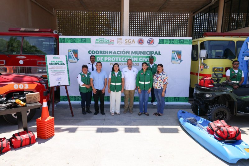 RECONOCE BLANCA MERARI EL VALOR Y LA ENTREGA DE LOS BOMBEROS DE PUERTO MORELOS