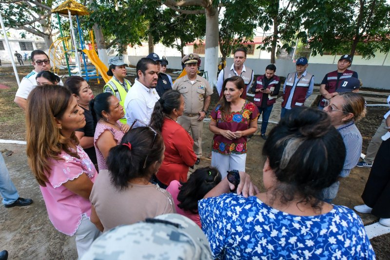 Responde Mara Lezama a los vecinos de Proterritorio y les entrega un parque transformado para la convivencia familiar
