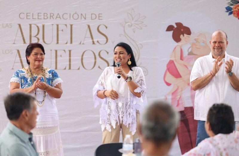 BLANCA MERARI CELEBRA A MÁS DE 400 ADULTOS MAYORES DE PUERTO MORELOS Y LEONA VICARIO