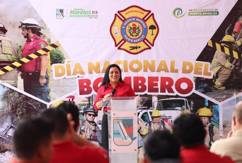 RECONOCE BLANCA MERARI LA VALENTÍA Y ENTREGA DE LOS BOMBEROS DE PUERTO MORELOS