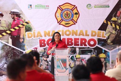 RECONOCE BLANCA MERARI LA VALENTÍA Y ENTREGA DE LOS BOMBEROS DE PUERTO MORELOS