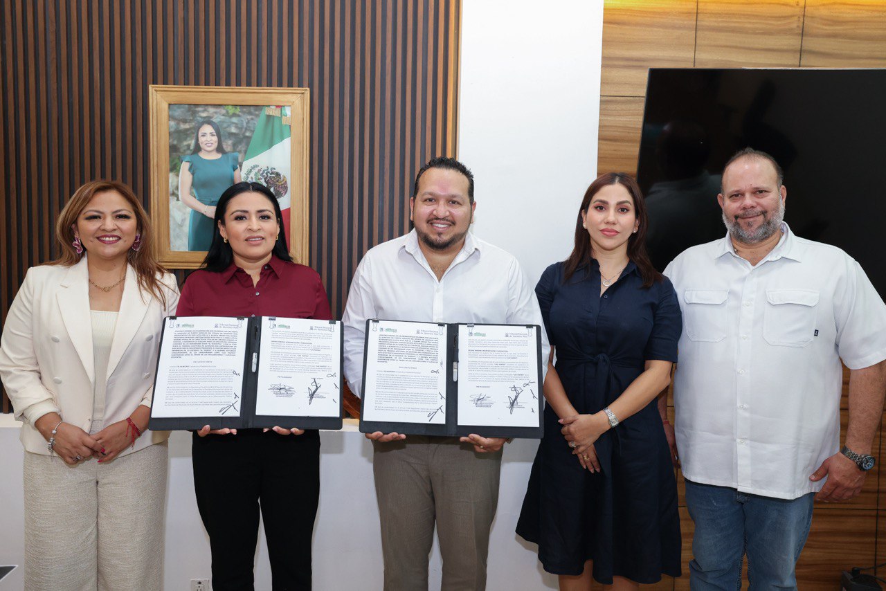 FIRMAN AYUNTAMIENTO Y TEQROO CONVENIO A FAVOR DE LA DEMOCRACIA Y LOS DERECHOS POLÍTICO-ELECTORALES DE LOS PORTOMORELENSES