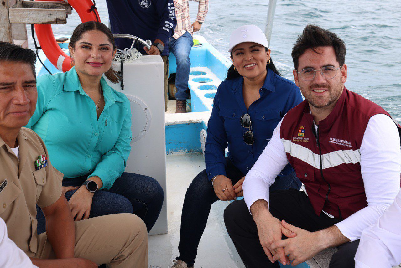 CONSTATAN BLANCA MERARI Y TITULAR DE SEMA ÓSCAR RÉBORA FUNCIONAMIENTO DE BARRERA ANTISARGAZO EN PUERTO MORELOS